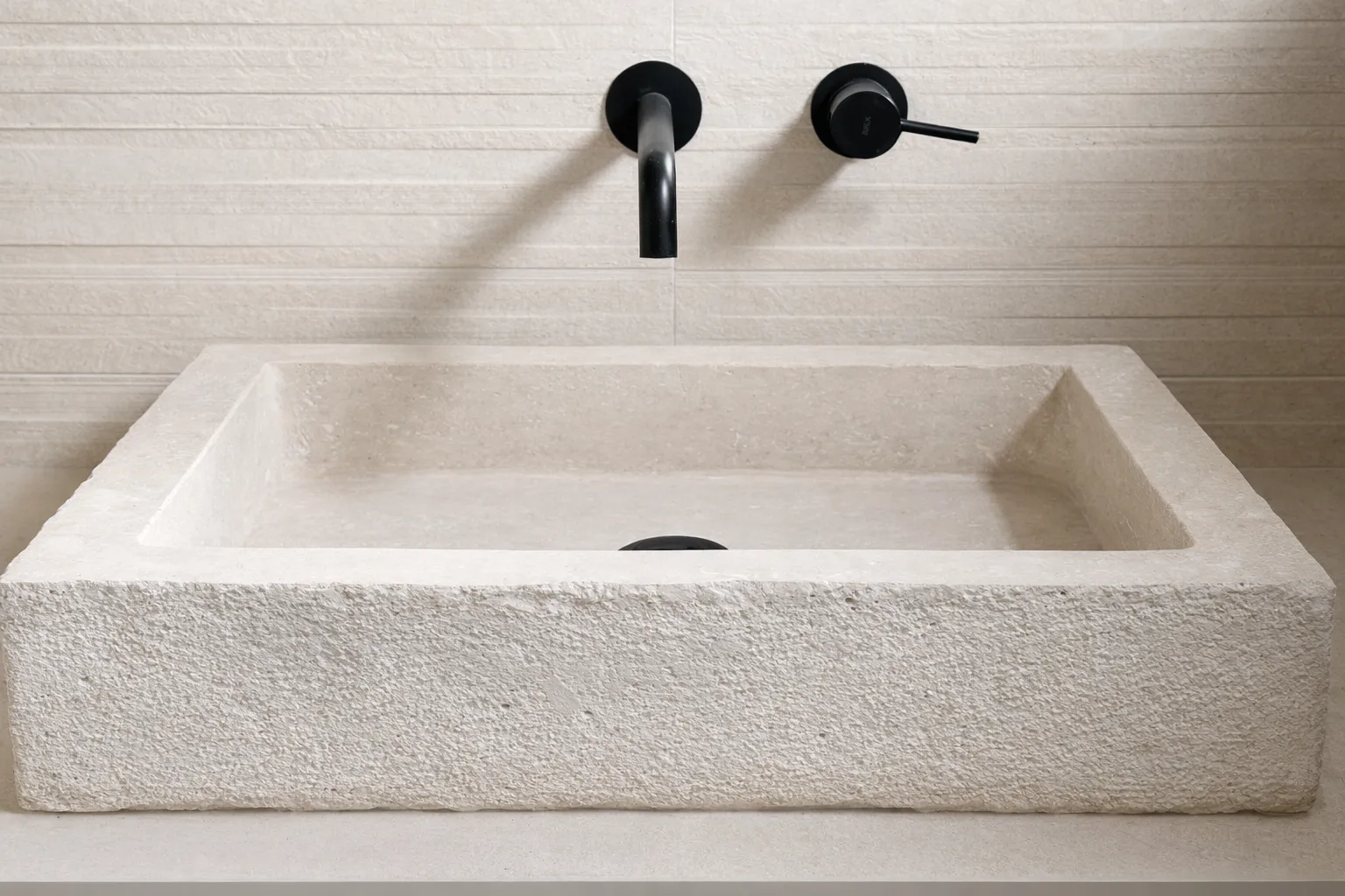 Lavabo de piedra natural en Cumbres de Lores